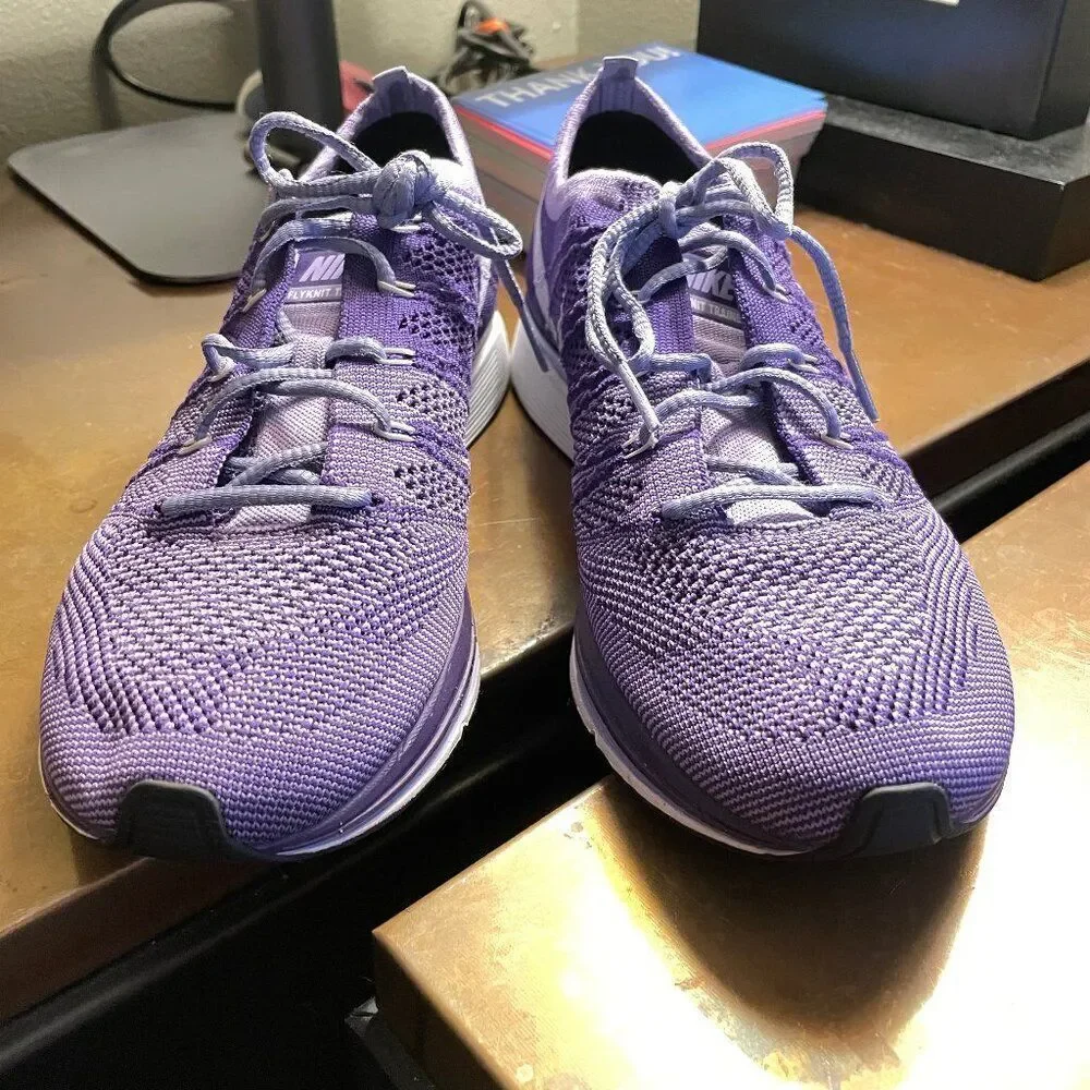 NEW Nike Flyknit trainer purple mauve light purple mens 6.5 womens 8 US